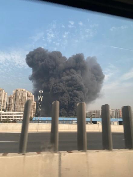 郑州爆料火灾视频最新消息,视频披露现场惨状，救援行动紧急展开
